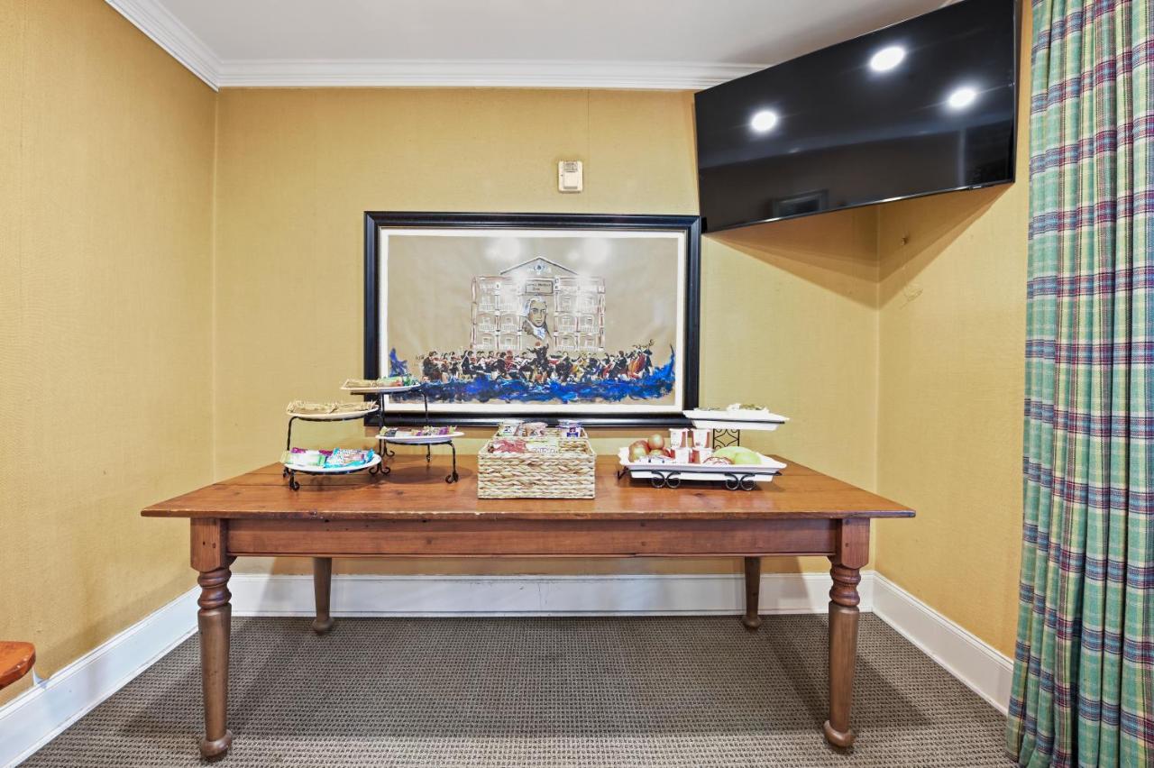 The James Madison Inn מראה חיצוני תמונה
