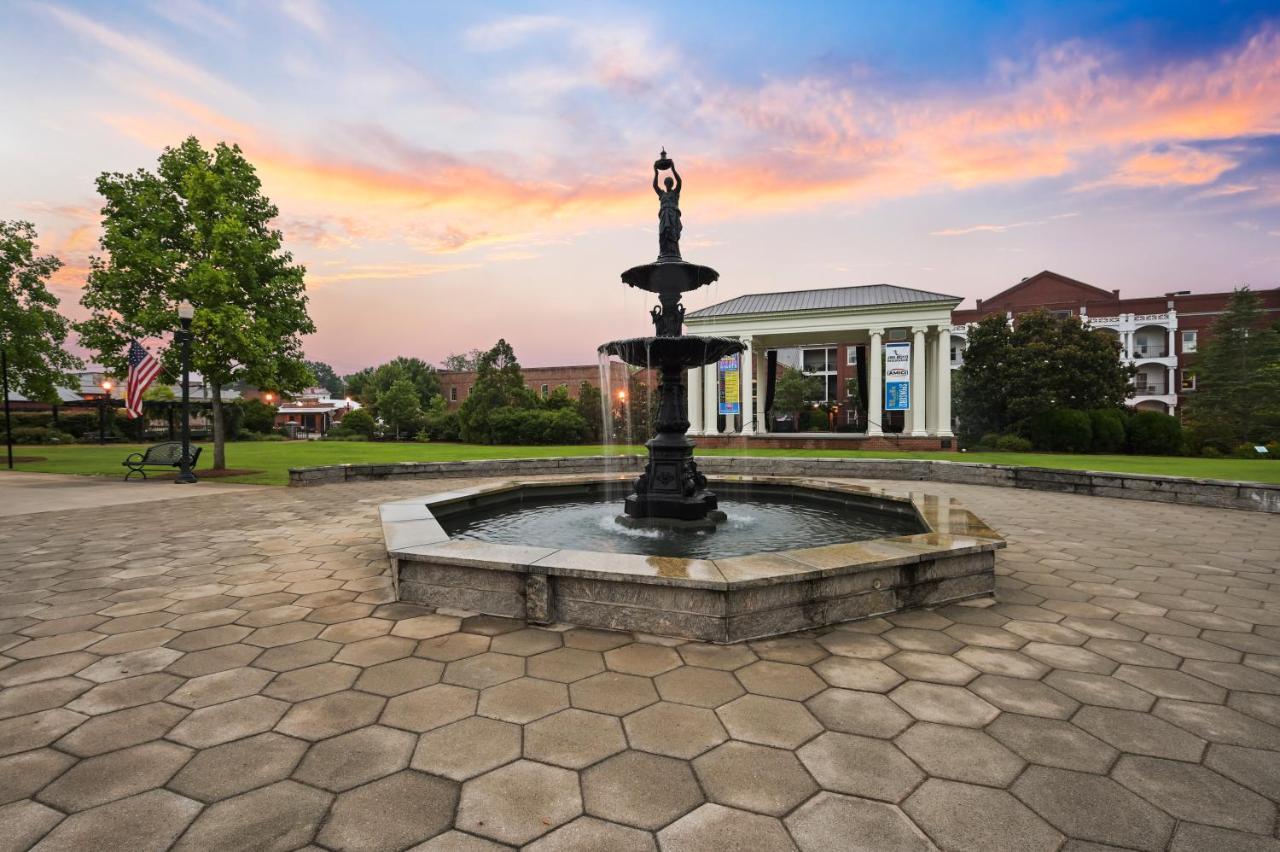 The James Madison Inn מראה חיצוני תמונה
